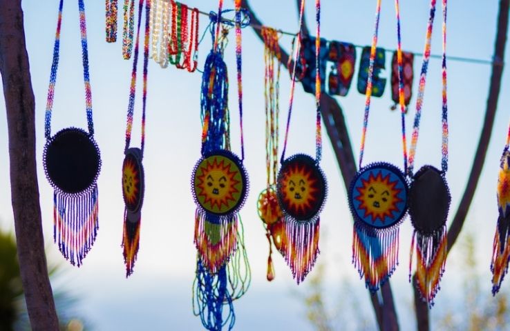 Los Huicholes: lengua, vestimenta y arte