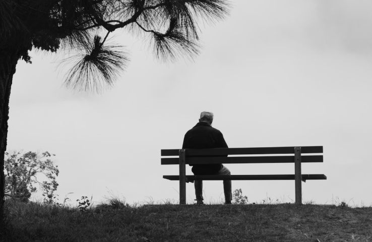 Soledad no deseada en adultos y mayores
